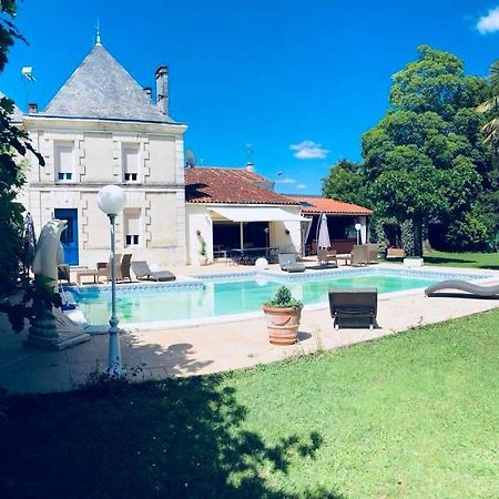 Les Roulottes De Dilou Cerise Hotel Matha Buitenkant foto