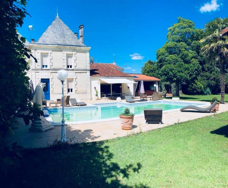 Les Roulottes De Dilou Cerise Hotel Matha Buitenkant foto